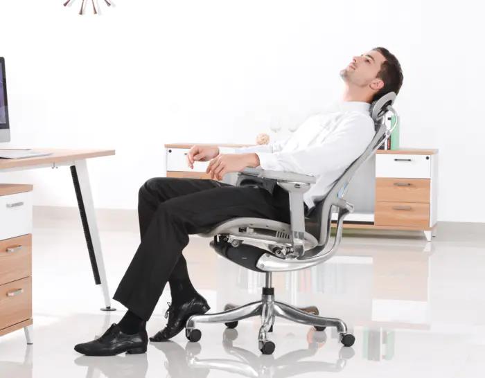 人體工學椅讓你保持好“姿勢”，拯救你的老腰病